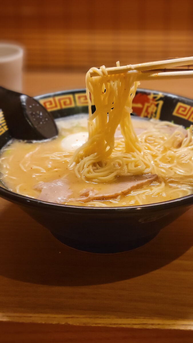 Japan slurping noodles etiquette