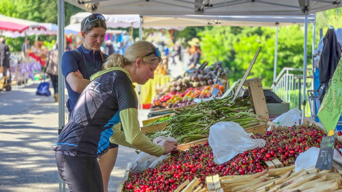cycling tour market visit france