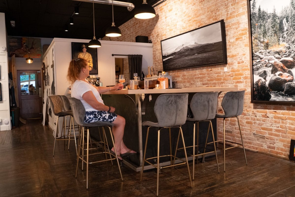 standard gallery and wine bar