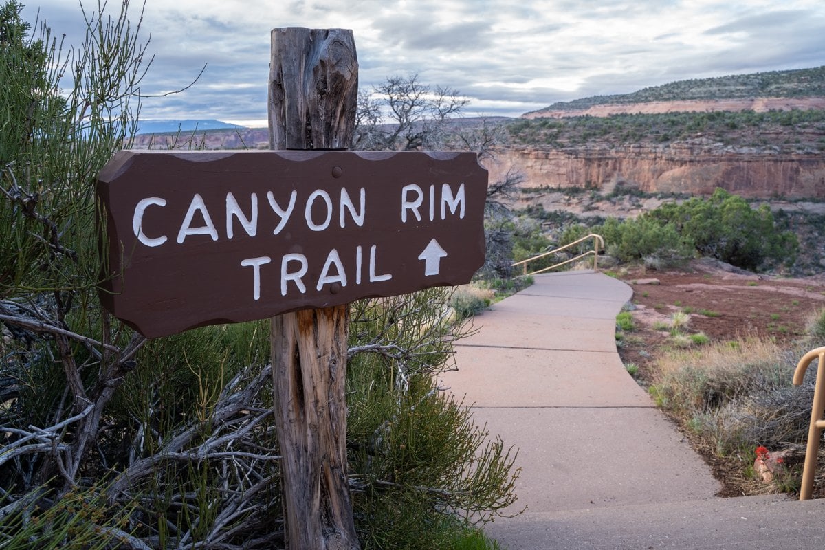 hiking colorado national monument
