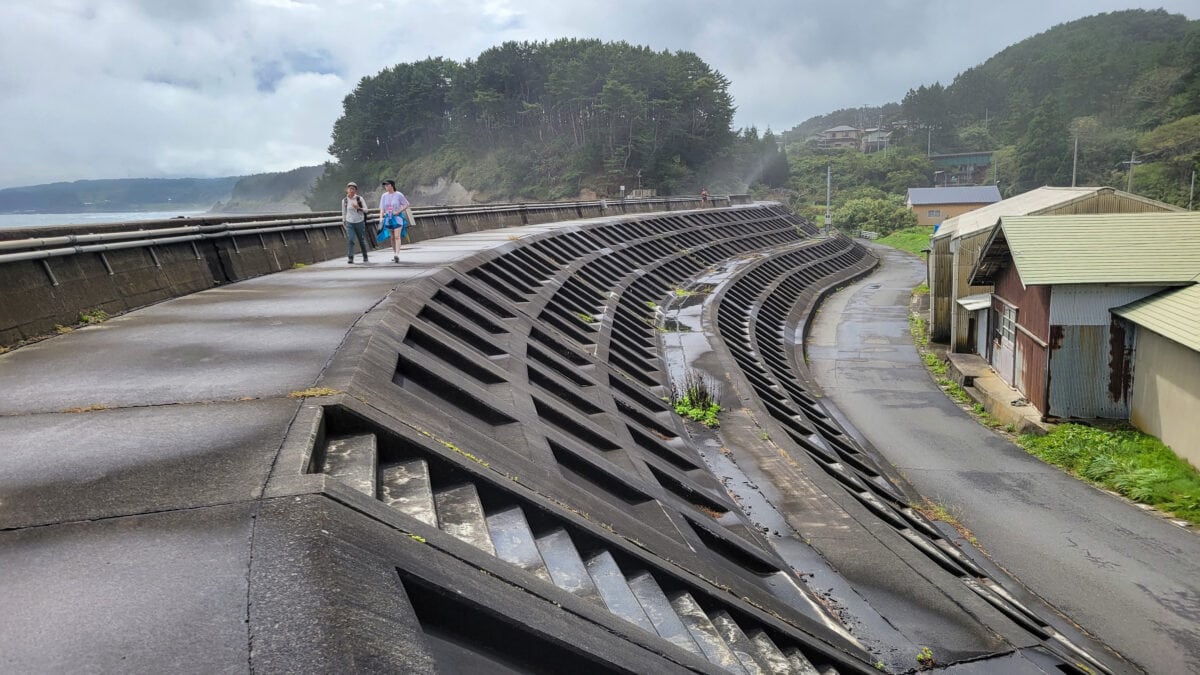 Tohoku tsunami wall